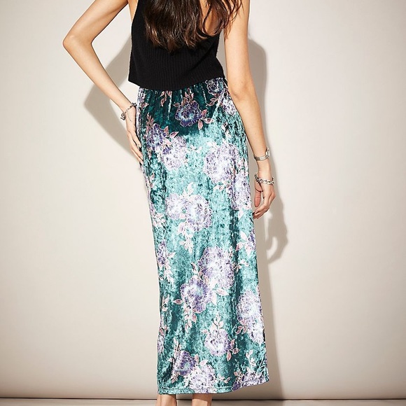FREE PEOPLE VELVET SARONG STYLE MIDI SKIRT FLORAL MOTIF DARK GREEN KNIT LINED S - Picture 3 of 10